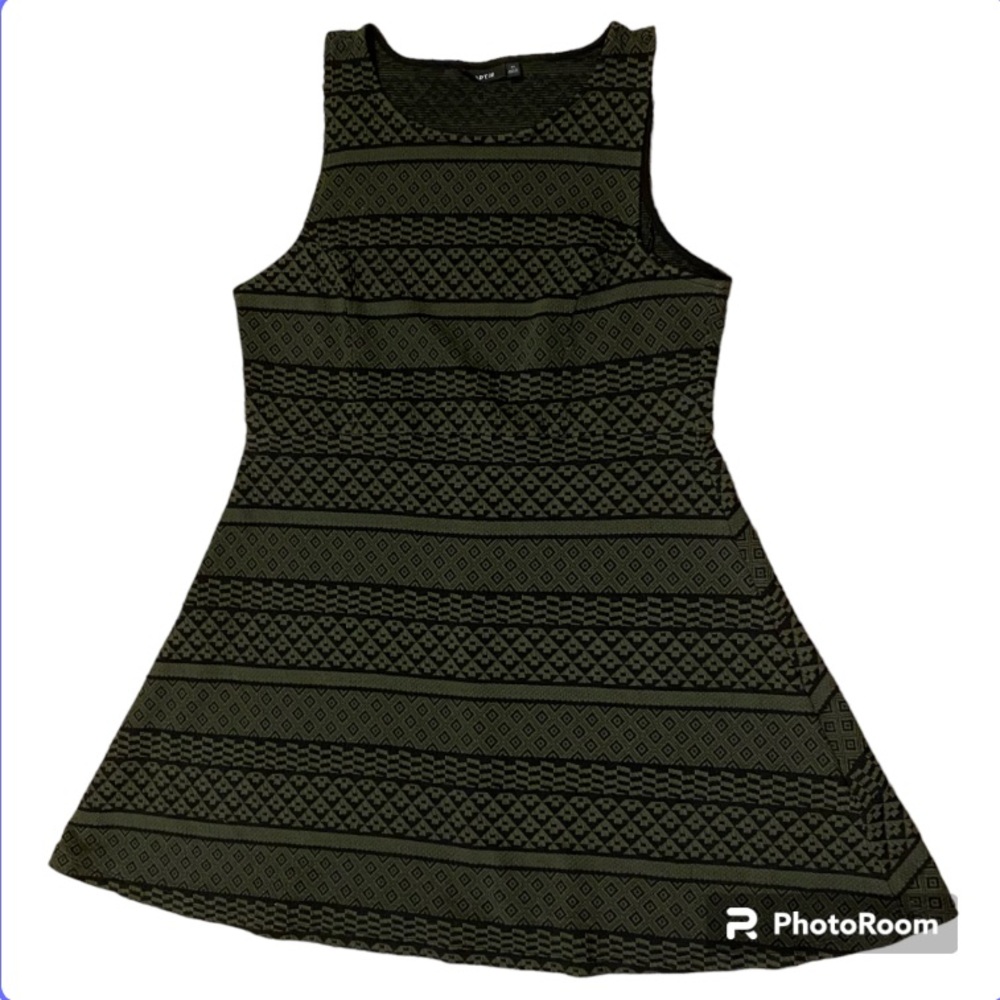 Apt 9 dress, fit flare, hunter green and black print. Women’s XL knee length